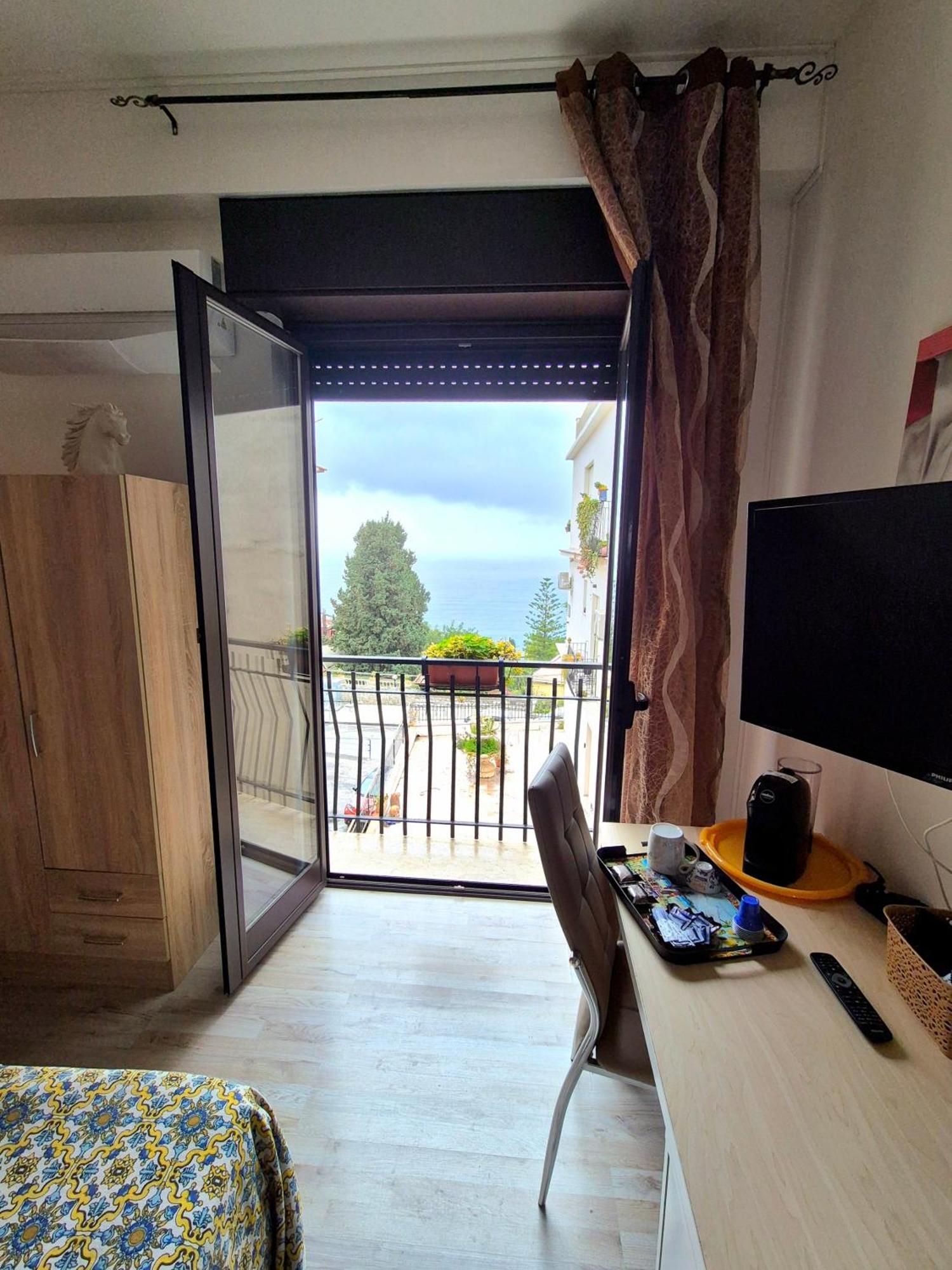 Bed and Breakfast Bella Таорміна Екстер'єр фото